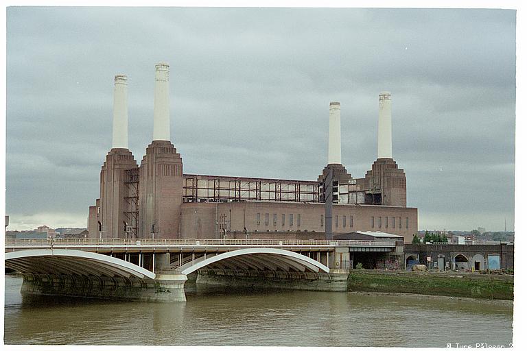 Battersea Power Station and Grosvenor Bridge, from Chelsea Bridge